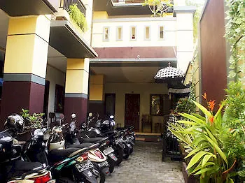 بيت ضيافة Graha Chania Legian 3*